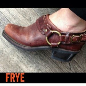 frye harness clogs